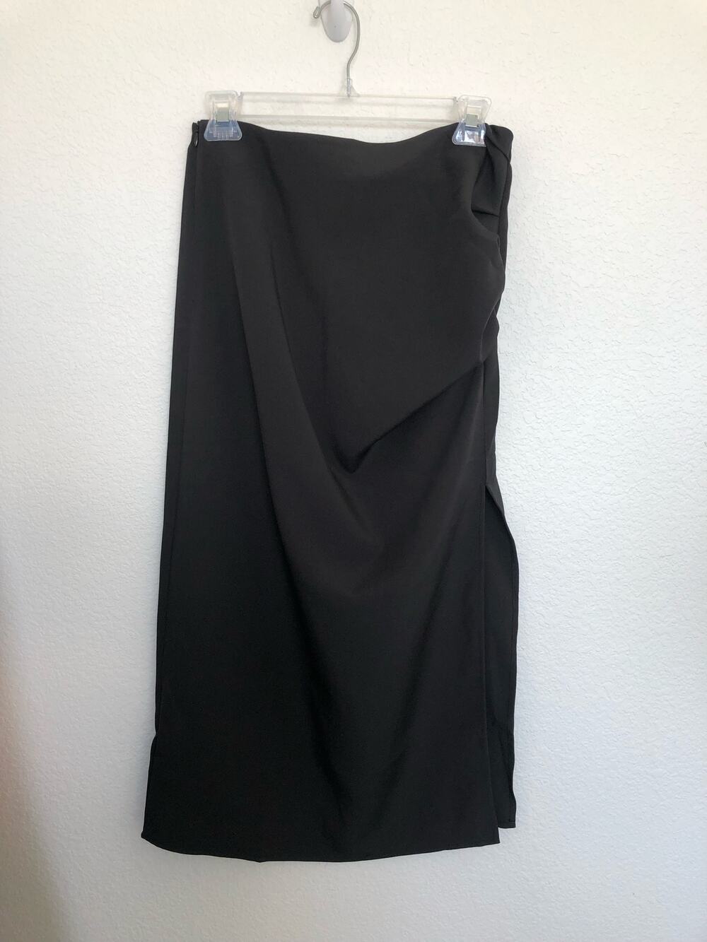 Commense Black Lightweight Ruched Midi Skirt - M